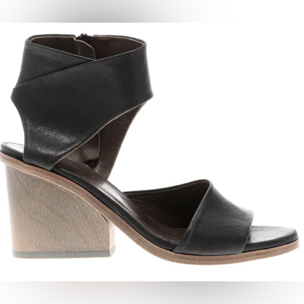 NIB Coclico Aster Chunky‎ Heeled Sandals Black Leather 41